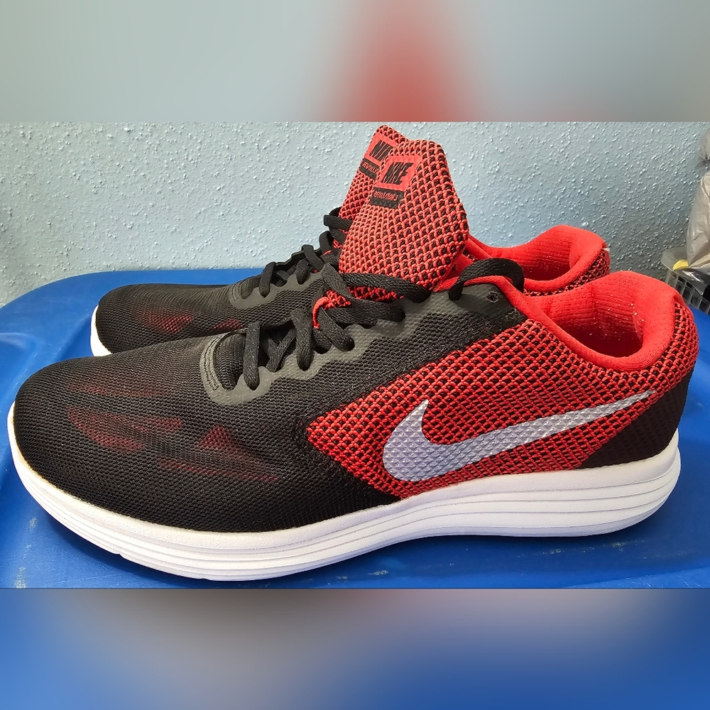 Nike - Men's Revolution 3 Running Shoes - Size 13W - Red & Black - 819301-600